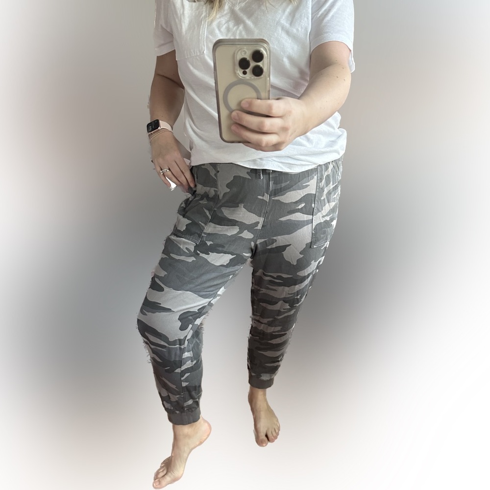 Splendid gray camo joggers XL